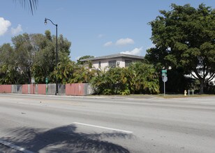 1467 S LeJeune Rd in Coral Gables, FL - Building Photo - Building Photo