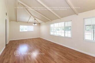 425 Jasmine Ave in West Sacramento, CA - Foto de edificio - Building Photo