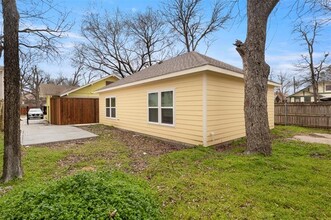 115 Sawyer Ave in Denton, TX - Foto de edificio - Building Photo