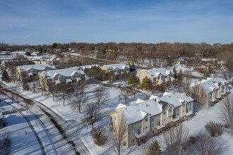 384 Brickyard Dr in Chaska, MN - Building Photo - Building Photo