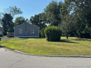 27 Lewiston Ct in Groton, CT - Building Photo - Building Photo
