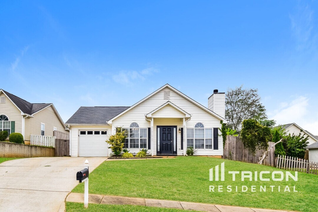 406 Village Cir in Stockbridge, GA - Building Photo