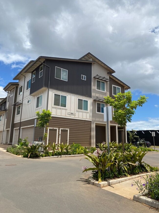 property at 91-3575-3575 Iwikuamoo St