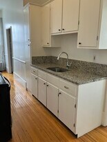 31 Pleasant St, Unit 1 in Salem, MA - Building Photo