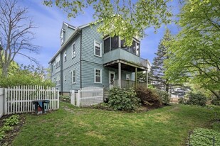 59 Brooksdale Rd, Unit 1 in Boston, MA - Foto de edificio - Building Photo