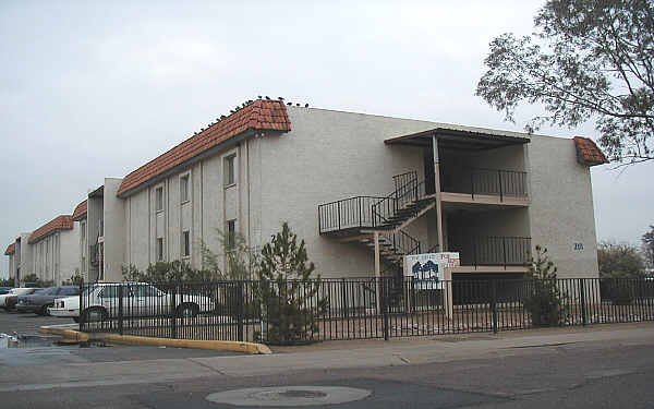 Pine Terrace in Phoenix, AZ - Building Photo