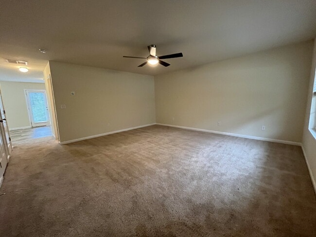 5675 Laurel Ridge Cir in East Point, GA - Building Photo - Building Photo