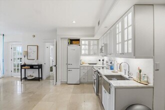 350 S Miami Ave, Unit 1205 in Miami, FL - Building Photo - Building Photo