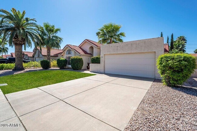 11055 E Clinton St in Scottsdale, AZ - Building Photo - Building Photo