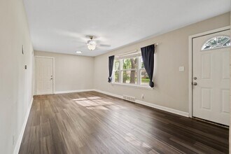 8710 Craig Dr in Overland Park, KS - Building Photo - Building Photo