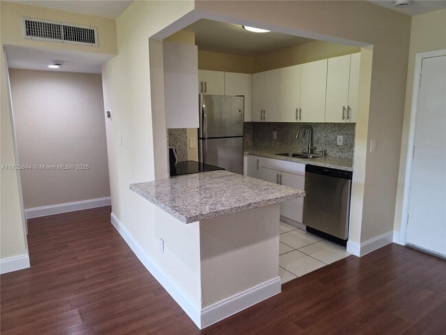 13716 SW 90th Ave in Miami, FL - Building Photo - Building Photo