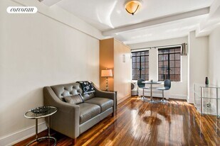 45 Tudor City Pl in New York, NY - Building Photo