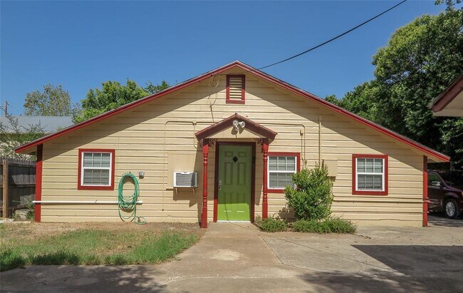 1312 Pine St in Georgetown, TX - Building Photo - Building Photo