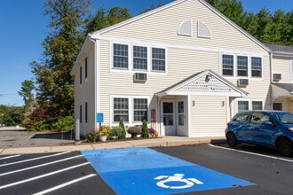 Stonington Arms in Pawcatuck, CT - Foto de edificio - Building Photo