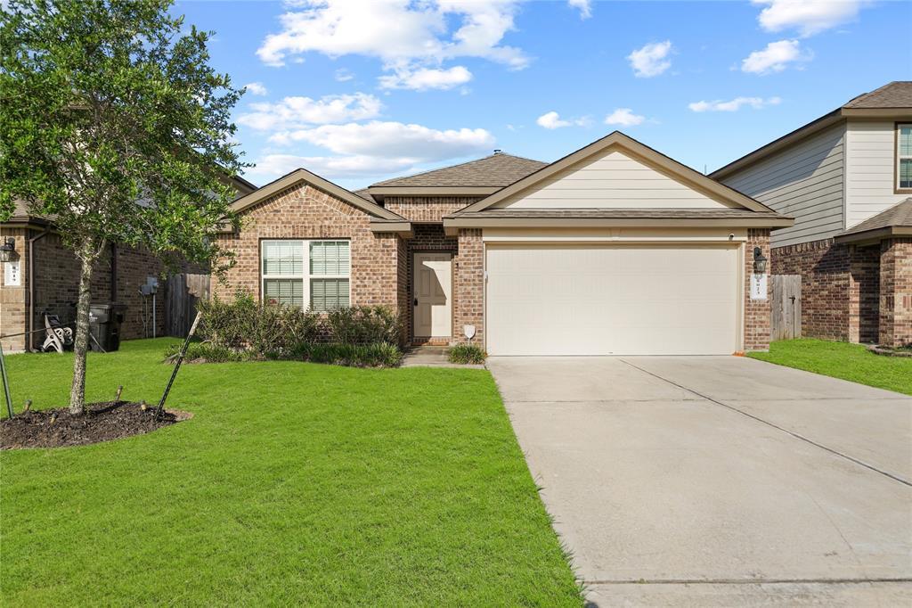 8023 Carillon Way in Rosharon, TX - Building Photo