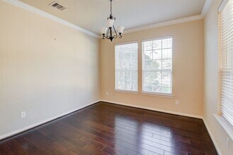 87 N Pinto Point Cir in Spring, TX - Foto de edificio - Building Photo