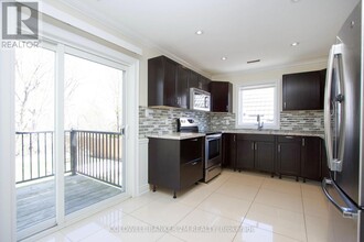 230-230 Annis St in Oshawa, ON - Building Photo - Building Photo