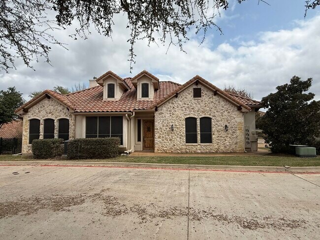 306 Enclave Cir in Horseshoe Bay, TX - Building Photo - Building Photo