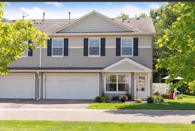 3239 Oak View Dr in Woodbury, MN - Building Photo