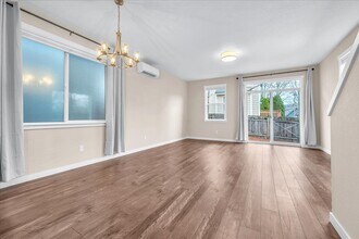 2736 SE 84th Ave in Portland, OR - Building Photo - Building Photo