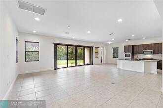 11620 NW 83rd Way in Parkland, FL - Foto de edificio - Building Photo