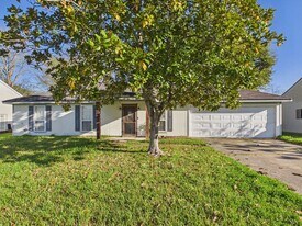 303 Breton Dr in Lafayette, LA - Building Photo