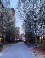 Riverside Commons in Fitchburg, MA - Foto de edificio - Building Photo