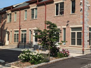 225 W Pastorius St, Unit #15 in Philadelphia, PA - Building Photo - Building Photo