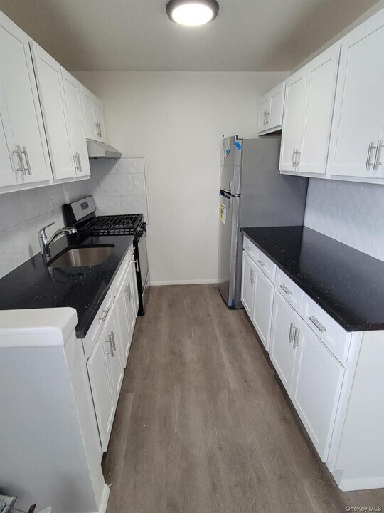 92 Fitzgerald Dr in Middletown, NY - Building Photo