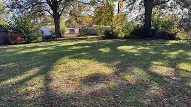 5908 Ashby Ln in Louisville, KY - Building Photo - Building Photo