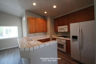 1801 Foxboro St in Petaluma, CA - Building Photo - Building Photo