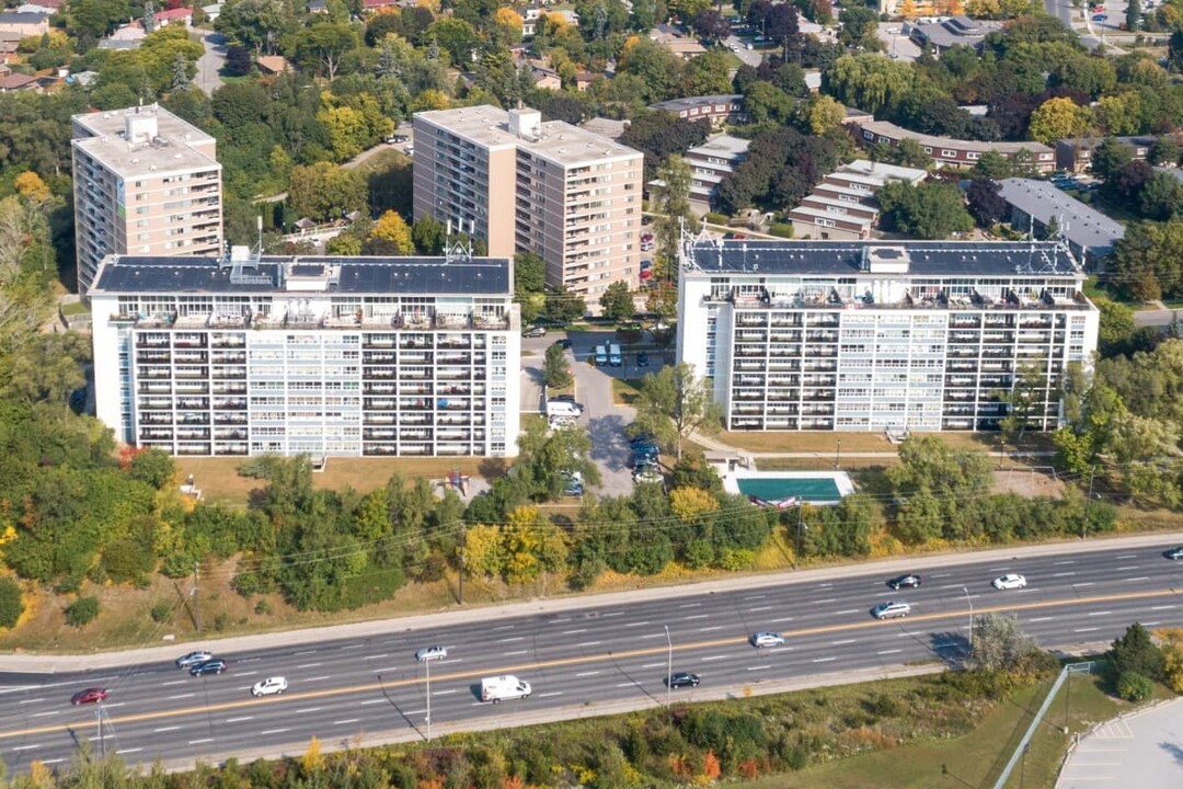 Roanoke Apartments in Toronto, ON - Building Photo