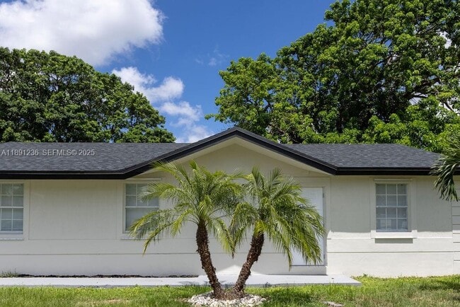 355 SW 17th Ave in Homestead, FL - Building Photo - Building Photo