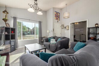 5210 E Elmwood Cir in Mesa, AZ - Foto de edificio - Building Photo