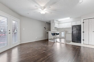 1712 Baird Farm Cir in Arlington, TX - Foto de edificio - Building Photo