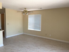 6437 Chippindale Ln in Las Vegas, NV - Building Photo - Building Photo