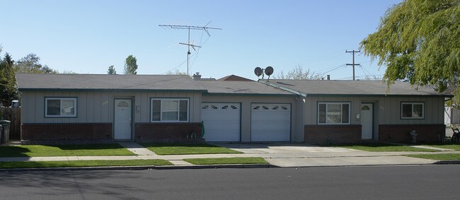 2123-2127 Elm St in Livermore, CA - Foto de edificio - Building Photo