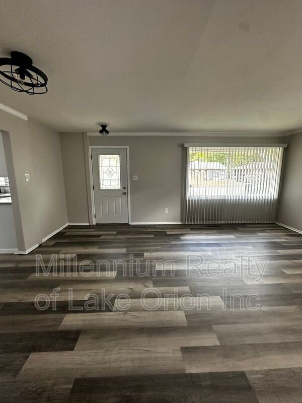 22011 Fern St in Oak Park, MI - Building Photo - Building Photo