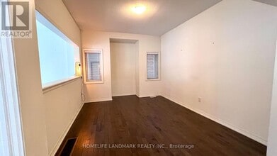 83 Tango Cres in Newmarket, ON - Building Photo - Building Photo