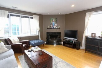 3655 N Southport Ave, Unit 2N in Chicago, IL - Foto de edificio - Building Photo