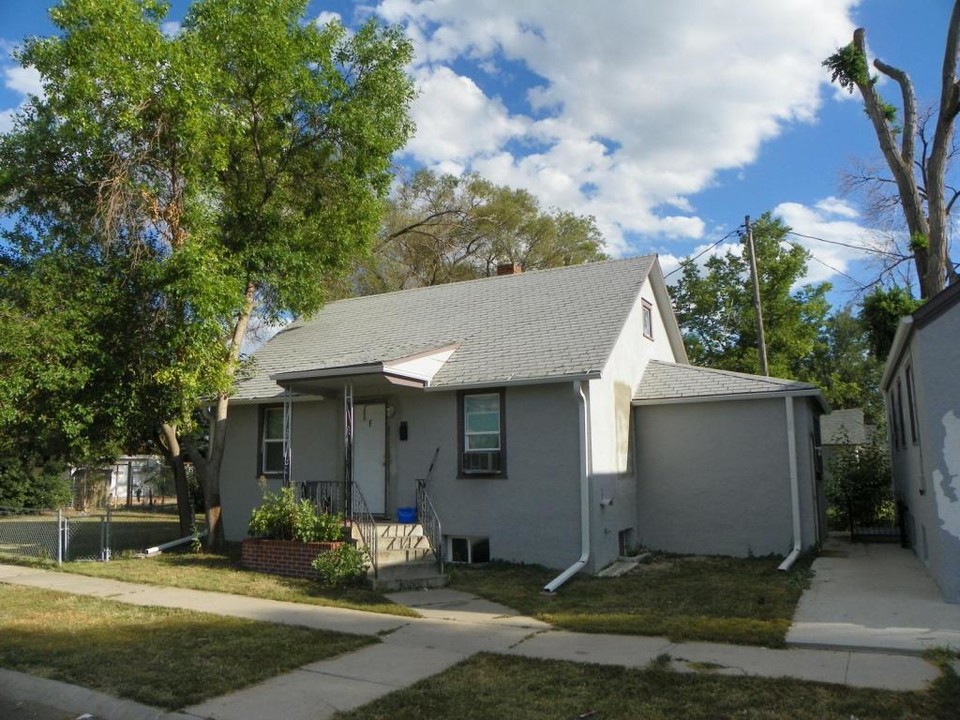 430 N 2nd Ave in Sterling, CO - Building Photo