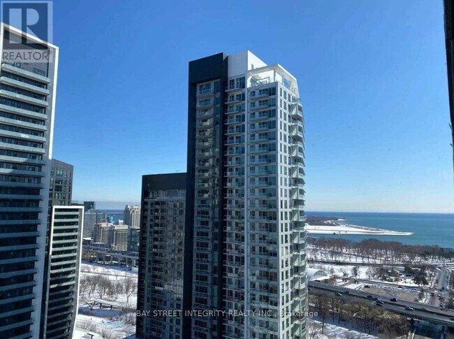 19 Western Battery Rd in Toronto, ON - Building Photo - Building Photo