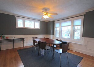47 Lewis St in Newton, MA - Foto de edificio - Building Photo