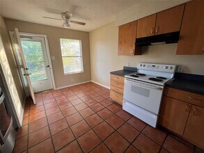 304 Highland Estates Dr, Unit 306 in Round Rock, TX - Building Photo - Building Photo