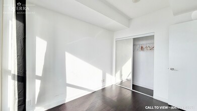 2220 Lake Shore Blvd W in Toronto, ON - Building Photo - Building Photo