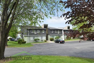 Camelot Square Apartments in Canandaigua, NY - Building Photo - Building Photo