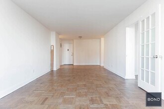 400 E 71st St in New York, NY - Building Photo - Building Photo