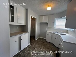 541 E Atkinson Dr in Midwest City, OK - Building Photo - Building Photo