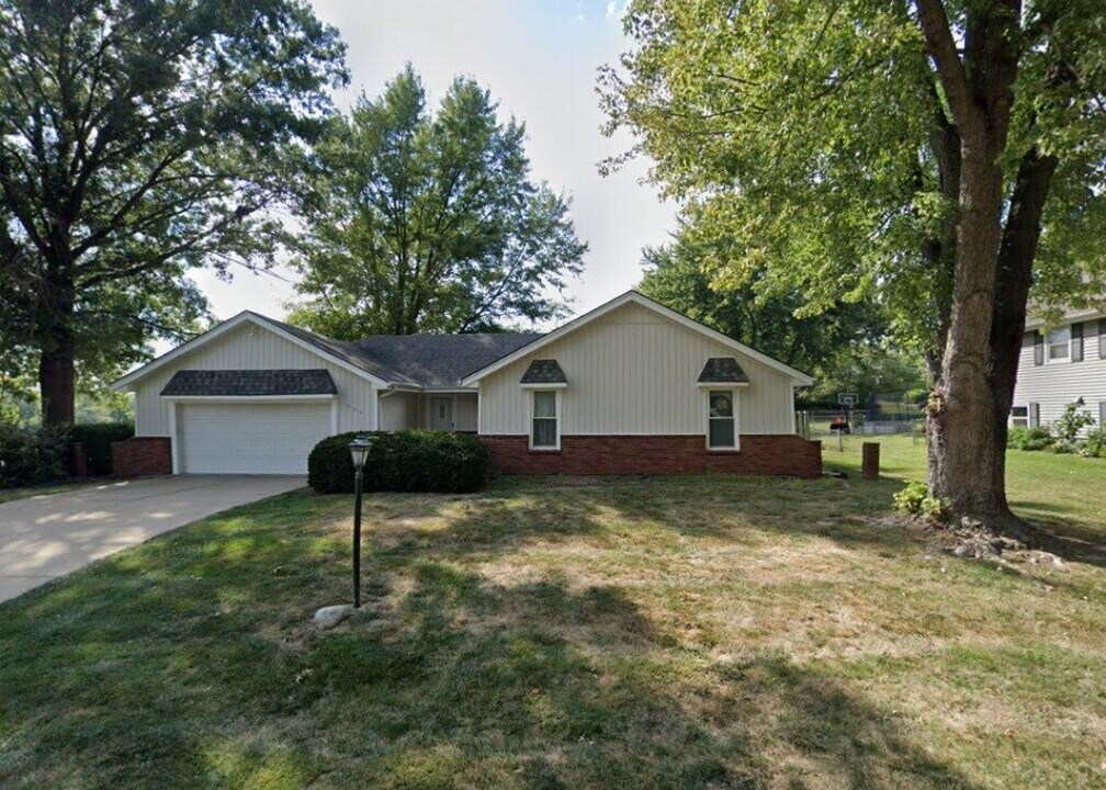 402 Woodcrest Dr Photo