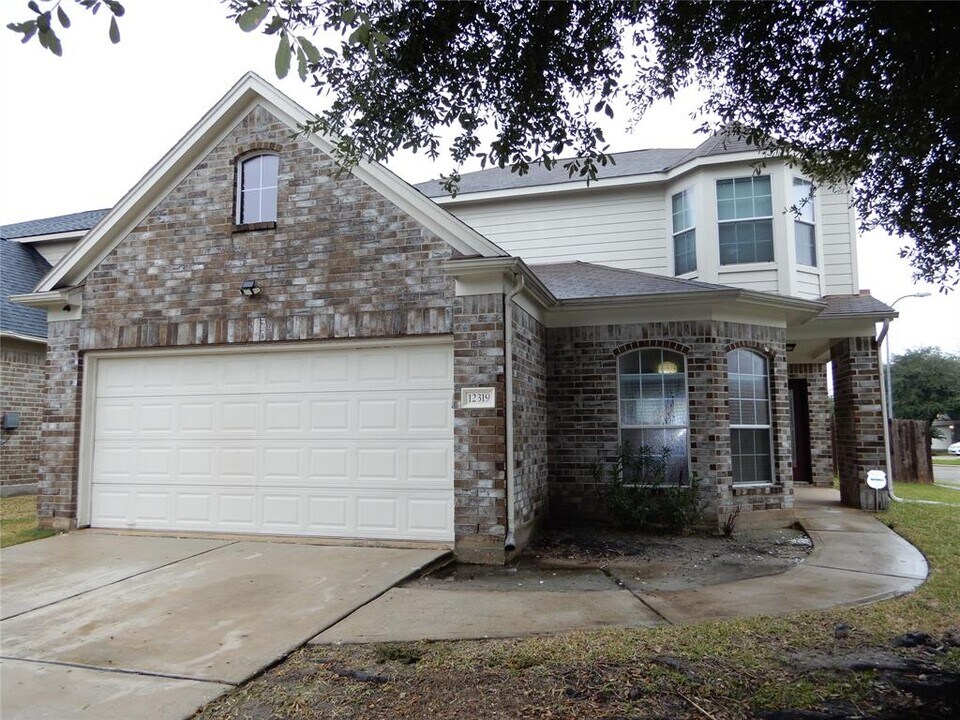 12319 Hawthorne Hill Cir in Humble, TX - Building Photo